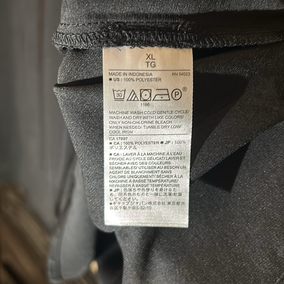 BRAND NEW, Banana Republic Factory short sleeve black blouse. - Picture 3 of 5